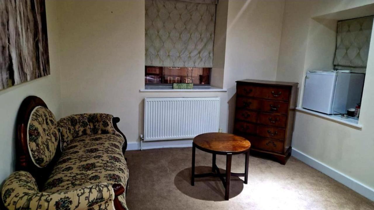 Baildon The Garden Bar Rooms מראה חיצוני תמונה