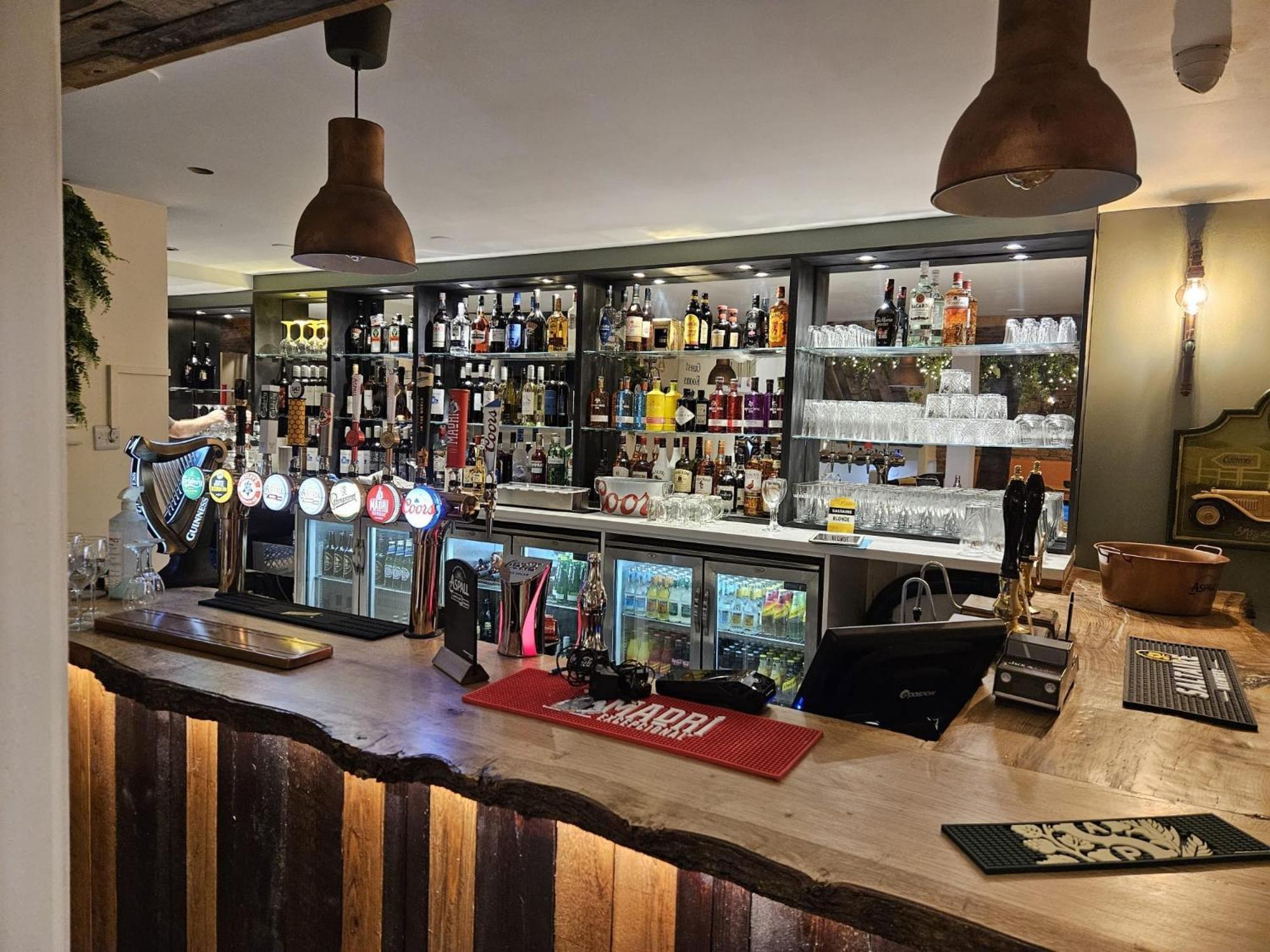 Baildon The Garden Bar Rooms מראה חיצוני תמונה