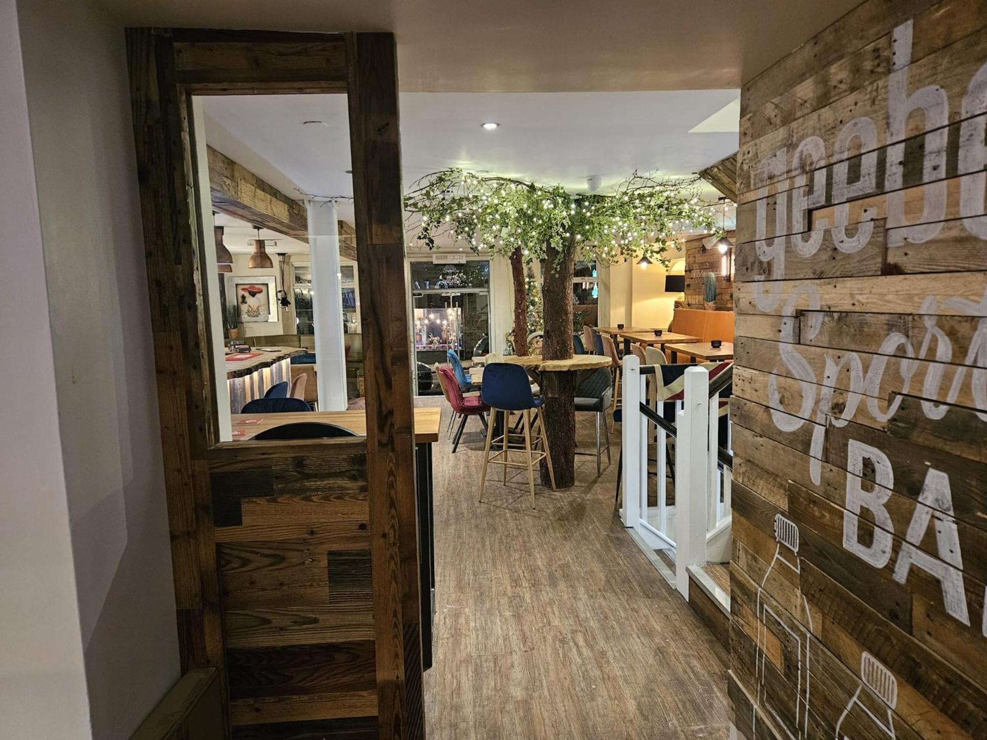 Baildon The Garden Bar Rooms מראה חיצוני תמונה