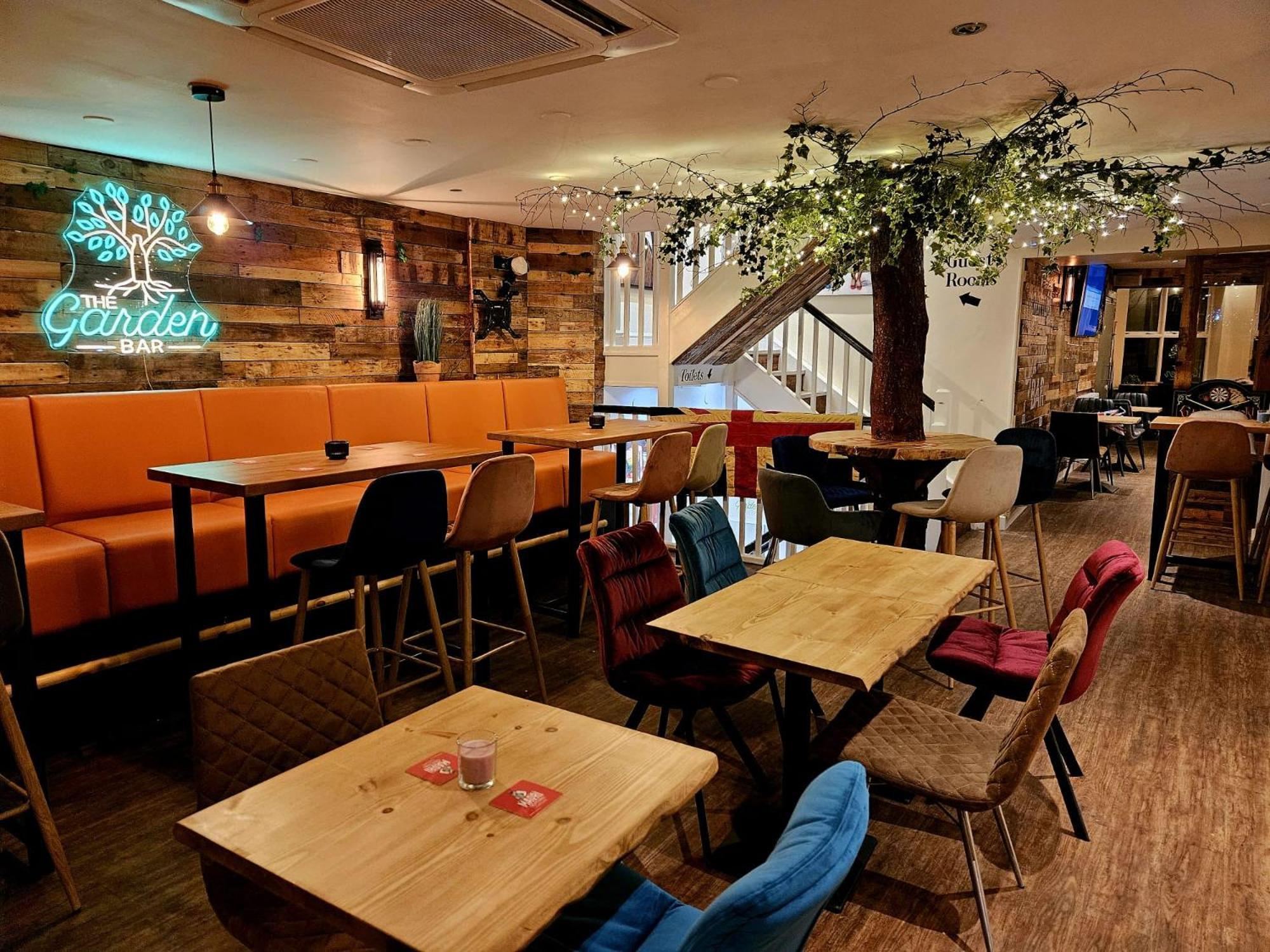 Baildon The Garden Bar Rooms מראה חיצוני תמונה
